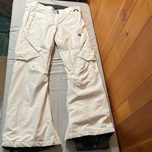 DC Women’s Snow pants size medium